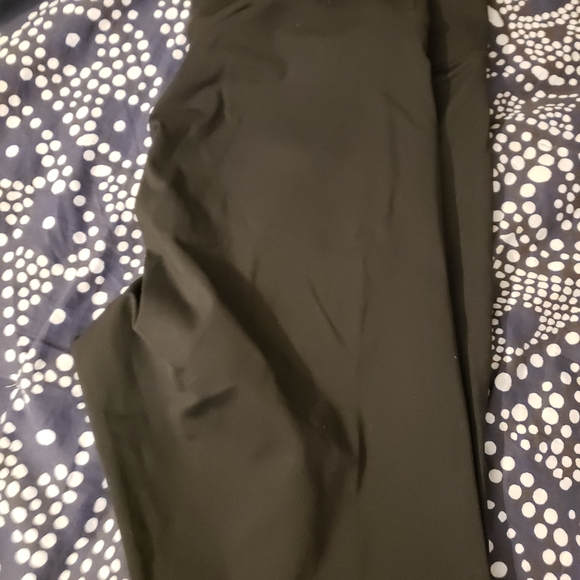 EUC Zyia Black Brilliant Scrunchy What Butt - Picture 6 of 6